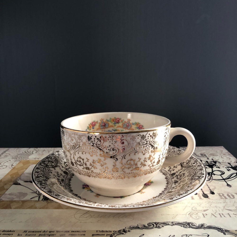- Parisian center 22-k gold Flat Cup & Saucer Set